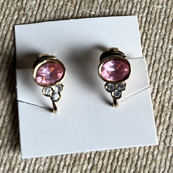 VINTAGE (1990) AVON PASTEL FACETS CLIP-ON EARRINGS (LIGHT ROSE) - Picture 1 of 4